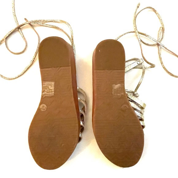 Lucky Brand gold sandals. Size 7.5. Worn once. - Picture 4 of 7